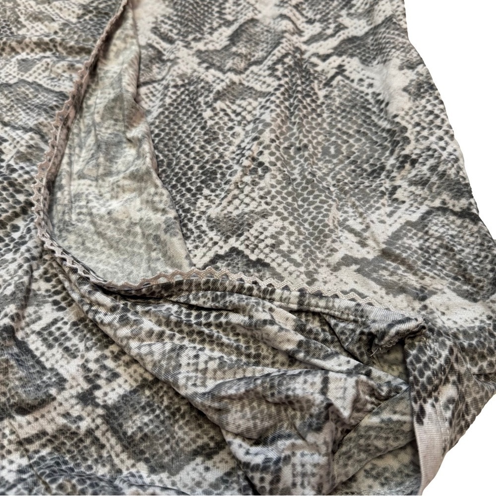 Haute Hippie Tribe Malia Printed Knit Surplice Top Grey Python Size XS Lace NEW - Picture 9 of 16